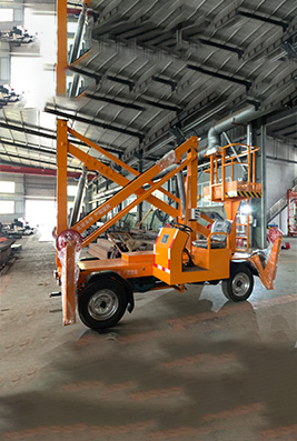 Self-propelled Folding-arm Lifting Platform